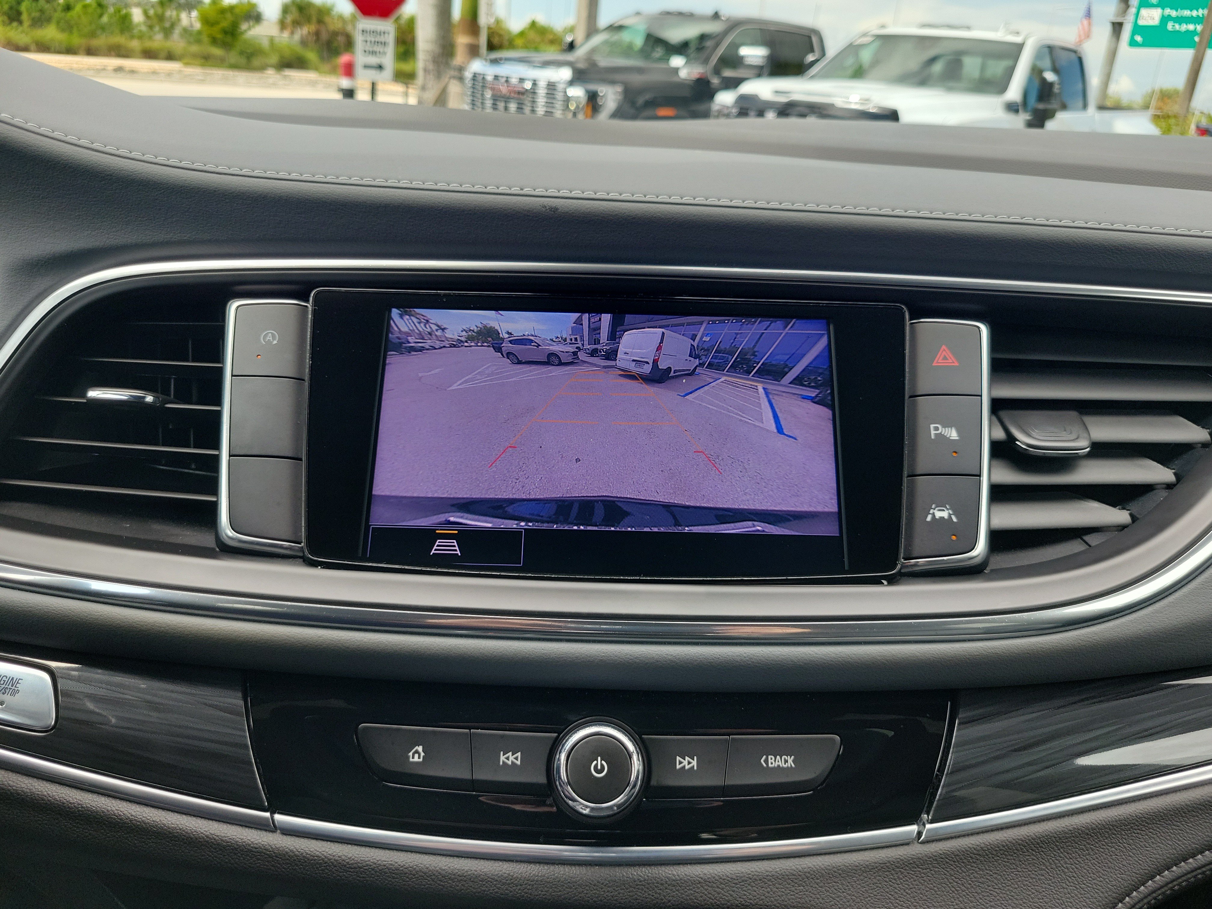 Used 2022 Buick Enclave Essence FWD image 10
