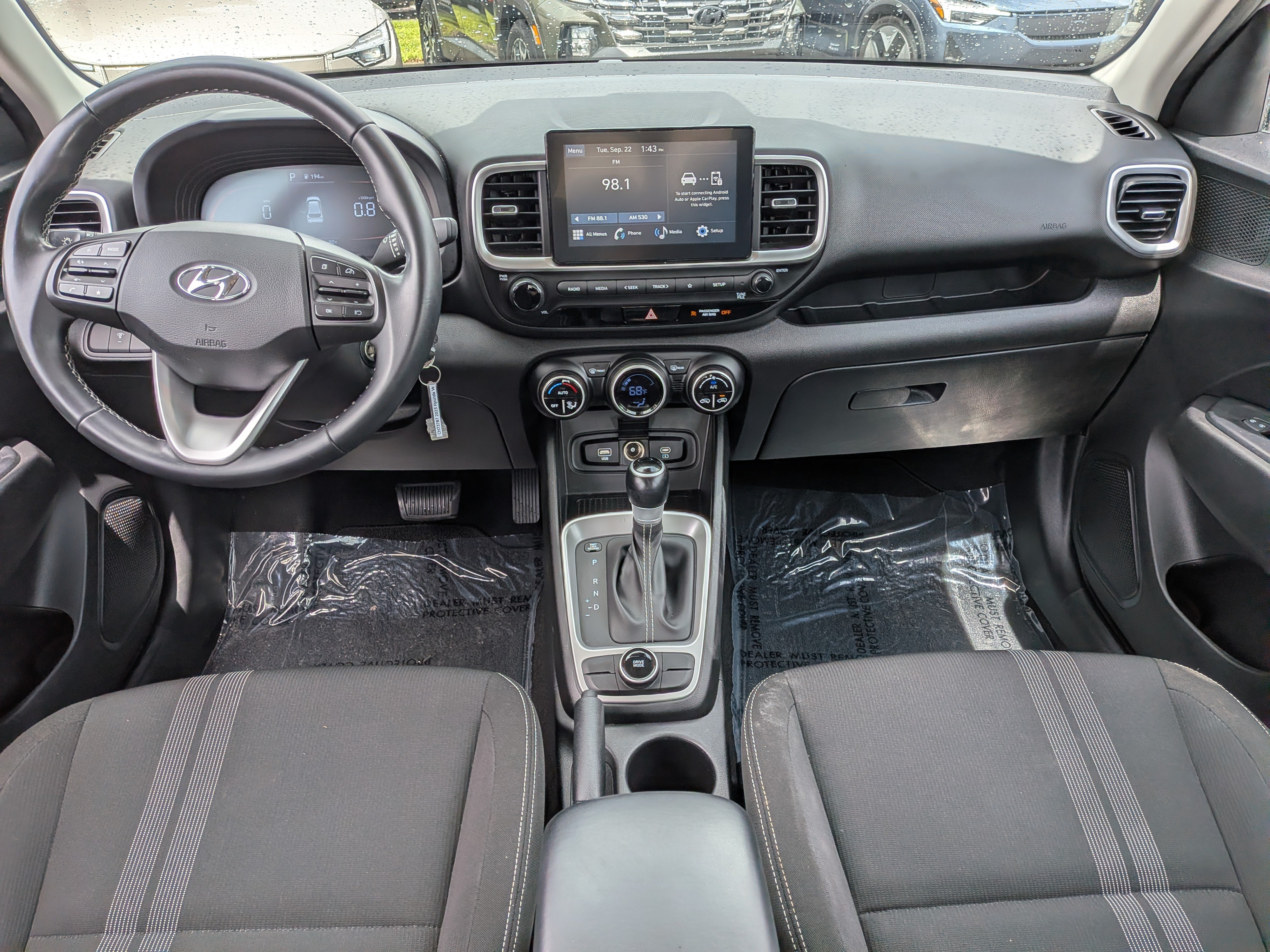 Used 2023 Hyundai Venue SEL FWD image 15