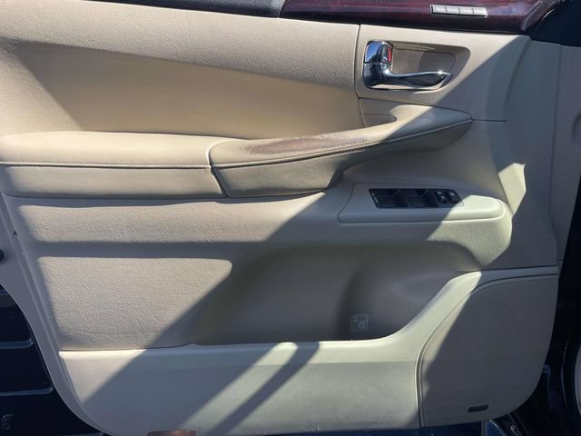 Used 2010 Lexus LX 570 4WD w/ Luxury Pkg image 15