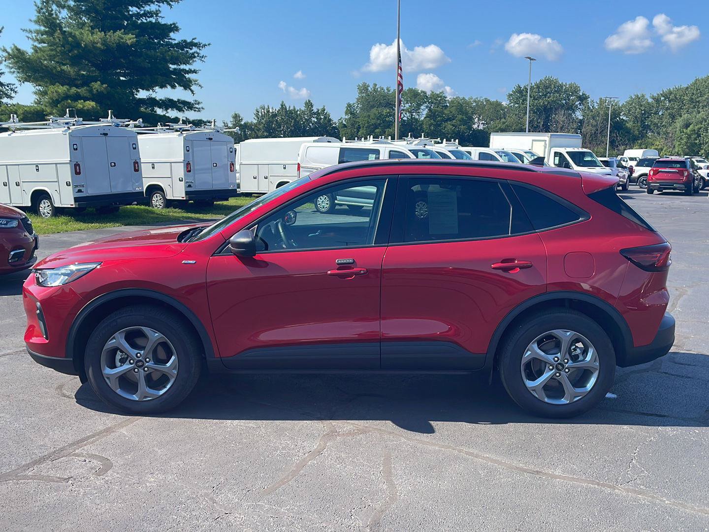 Used 2025 Ford Escape ST-Line w/ Tech Pack #1 AWD/4WD image 2