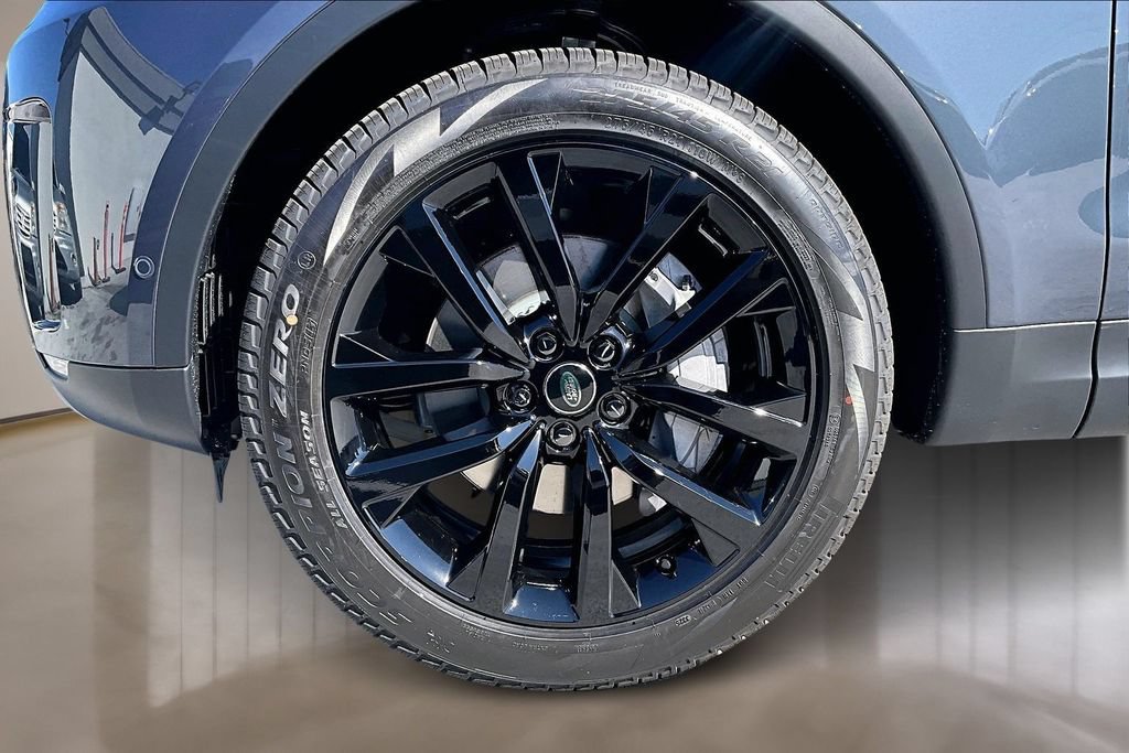 New 2026 Land Rover Discovery S AWD/4WD image 14
