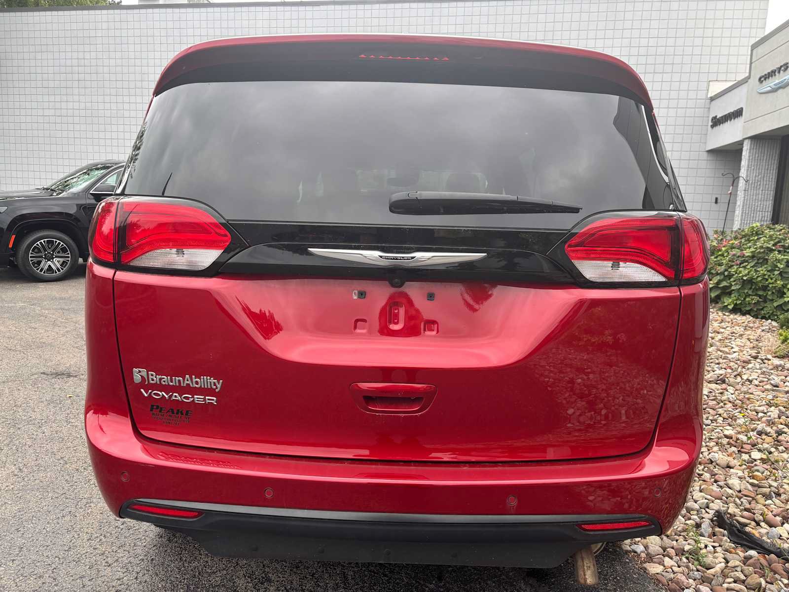 Used 2025 Chrysler Voyager LX FWD image 5