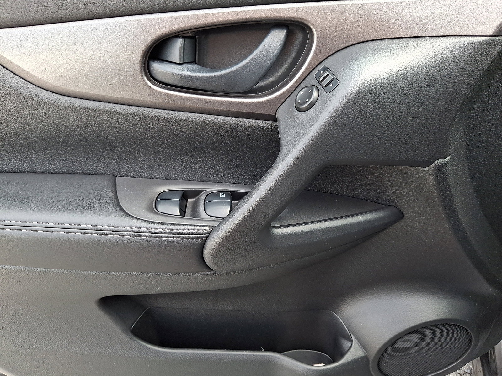 Used 2020 Nissan Rogue Sport S w/ Appearance Package image 12