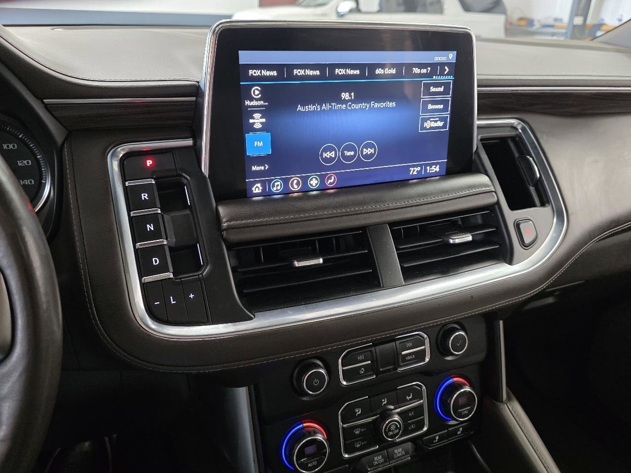 Used 2021 Chevrolet Tahoe Z71 w/ Luxury Package AWD/4WD image 16