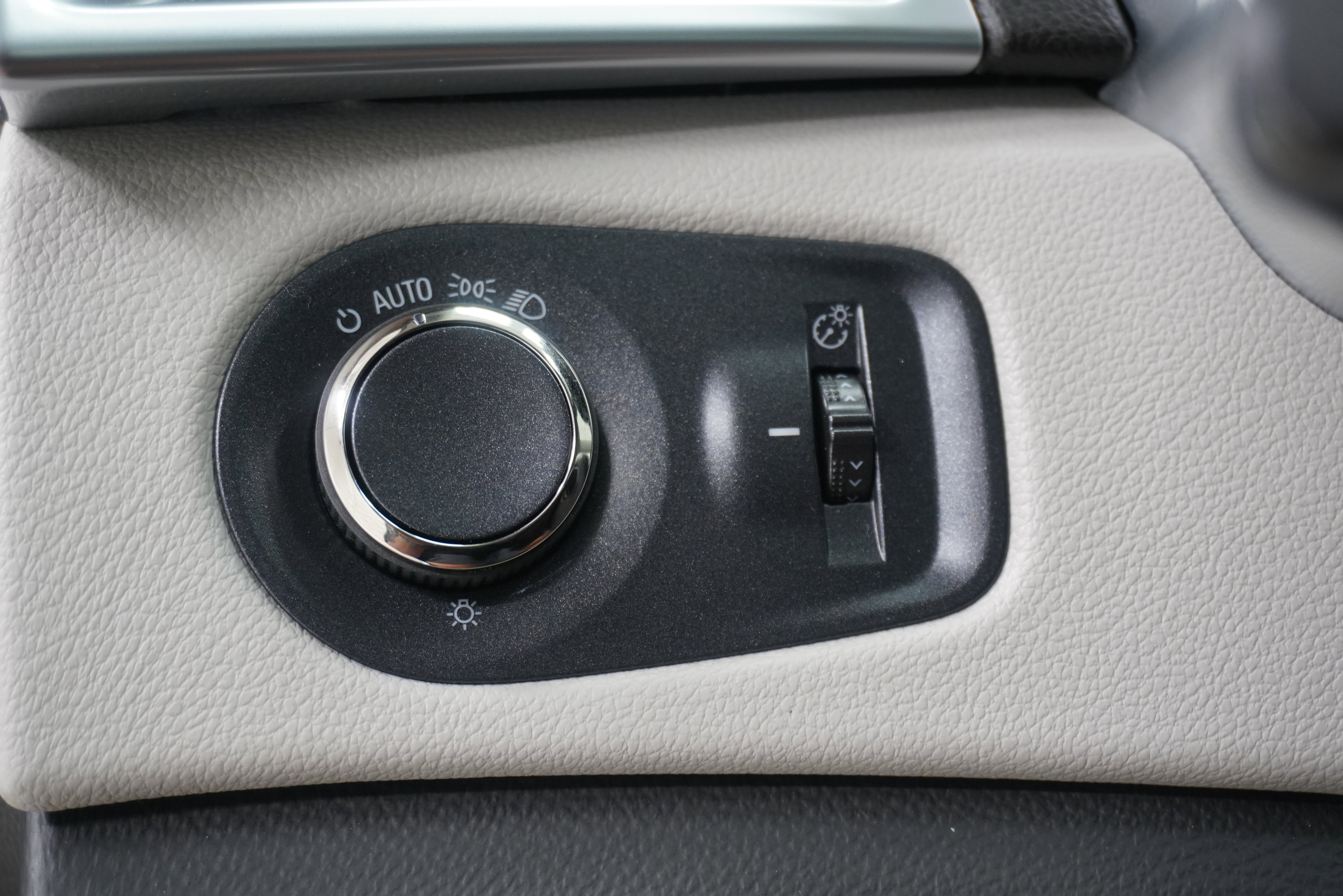 Used 2013 Cadillac SRX Luxury w/ Driver Awareness Package image 23