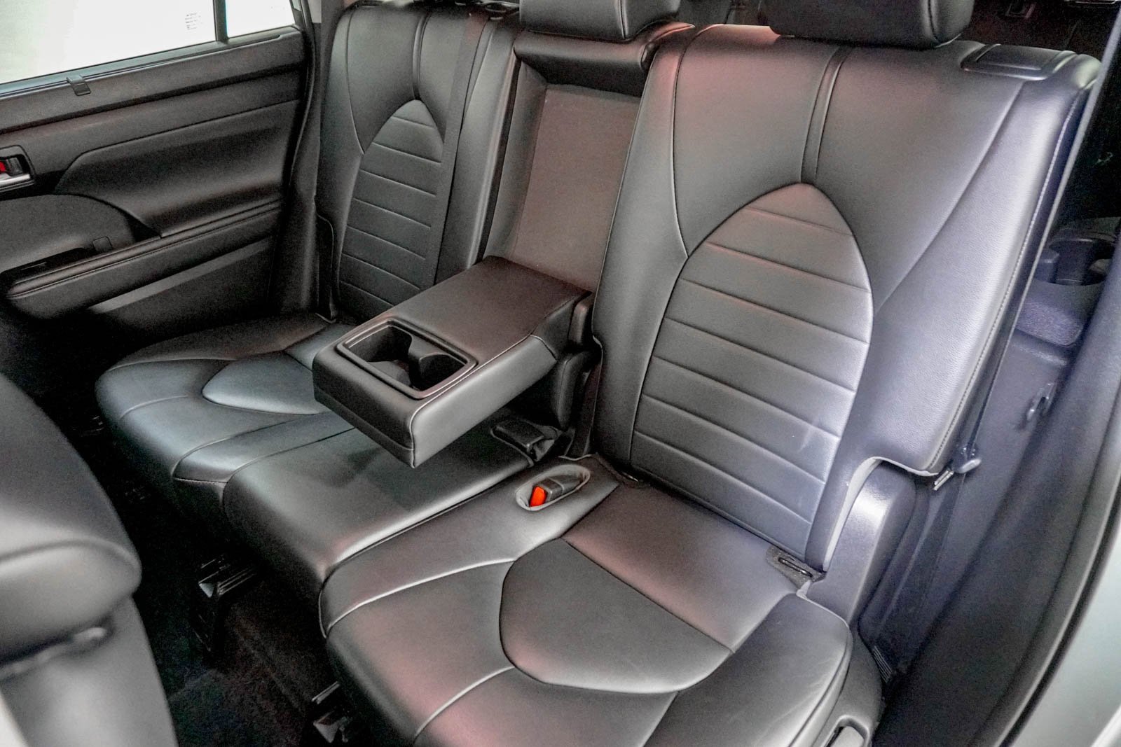 Used 2021 Toyota Highlander XLE image 37