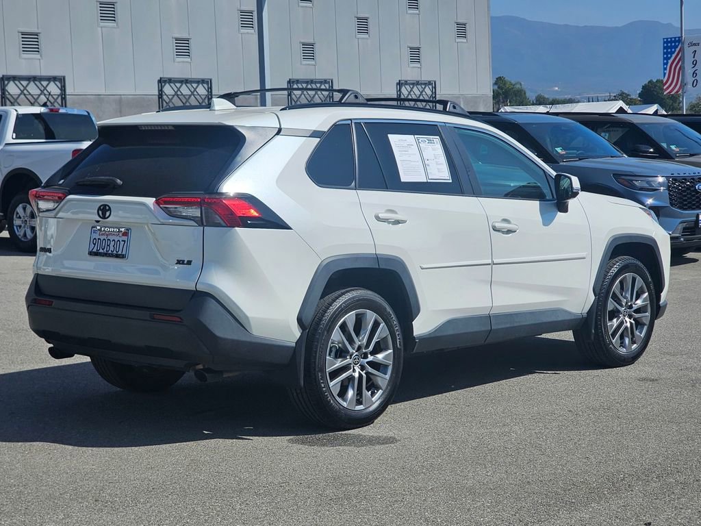 Used 2022 Toyota RAV4 XLE Premium image 6