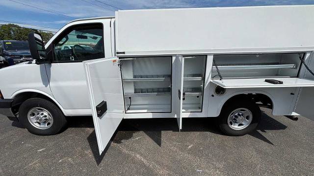 Used 2024 Chevrolet Express 3500 w/ Power Convenience Package RWD image 28