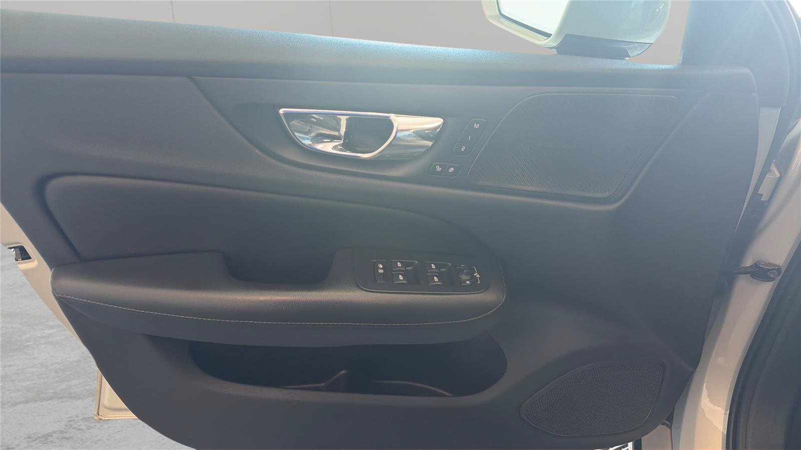 Used 2019 Volvo S60 T5 Momentum w/ Multimedia Package FWD image 9