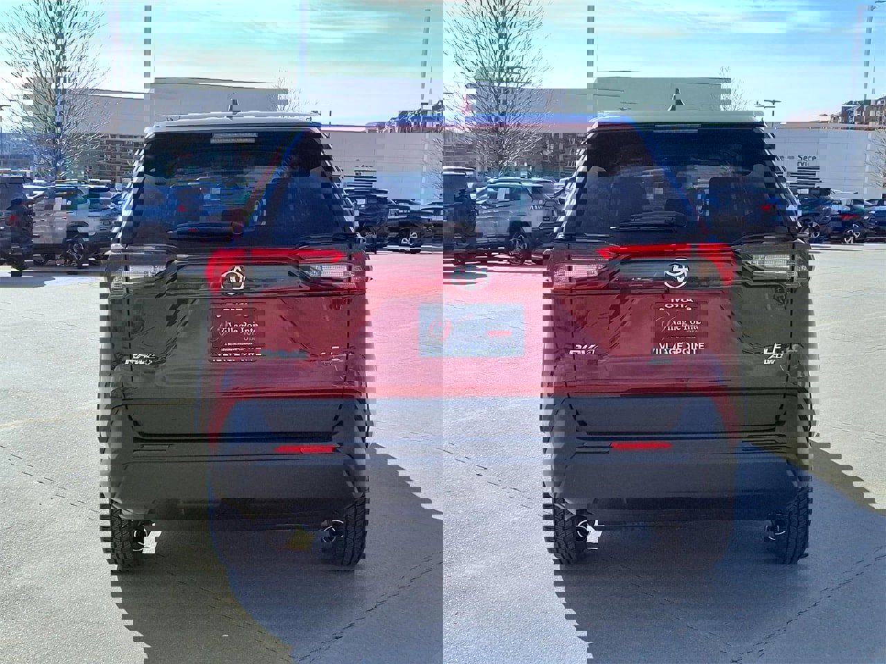 Used 2024 Toyota RAV4 LE image 5