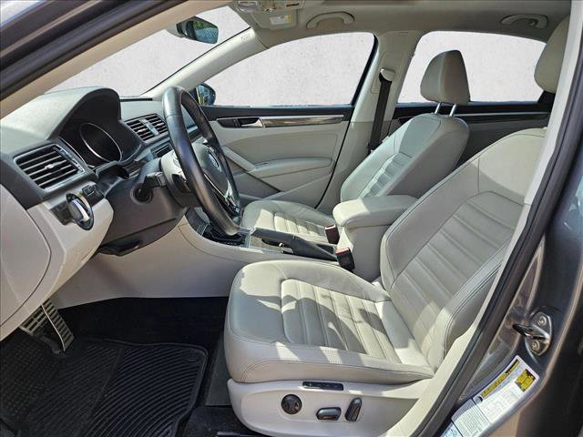 Used 2017 Volkswagen Passat 3.6 SEL Premium FWD image 14