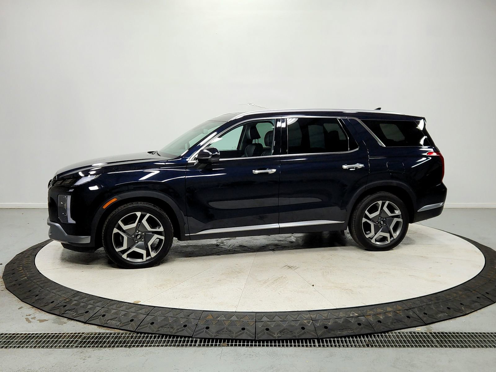 Used 2023 Hyundai Palisade Limited image 4