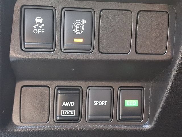 Used 2017 Nissan Rogue SV AWD/4WD image 25