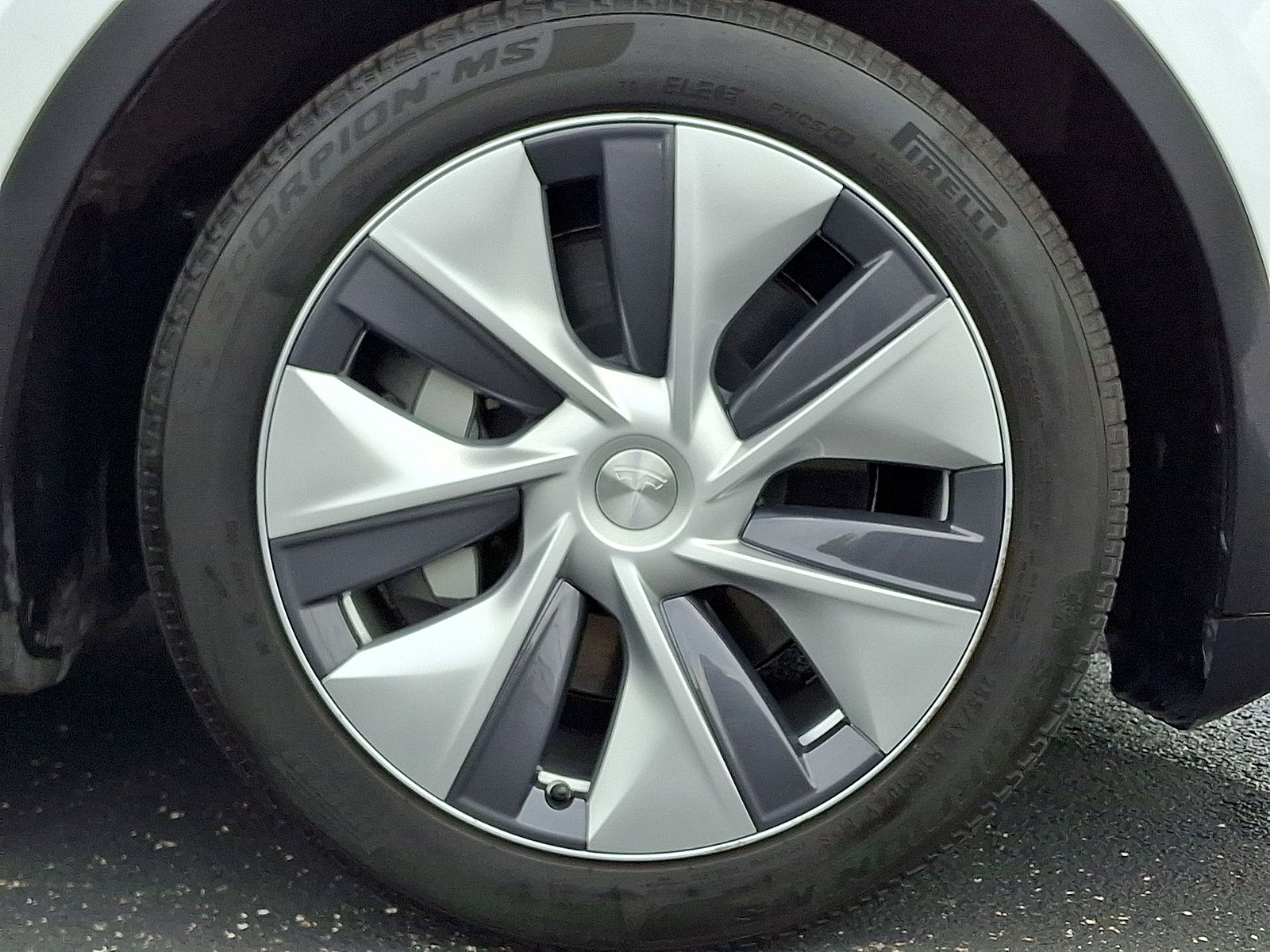 Used 2023 Tesla Model Y Long Range AWD/4WD image 26