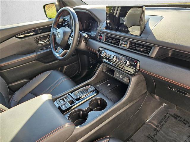 Used 2025 Honda Pilot TrailSport image 11