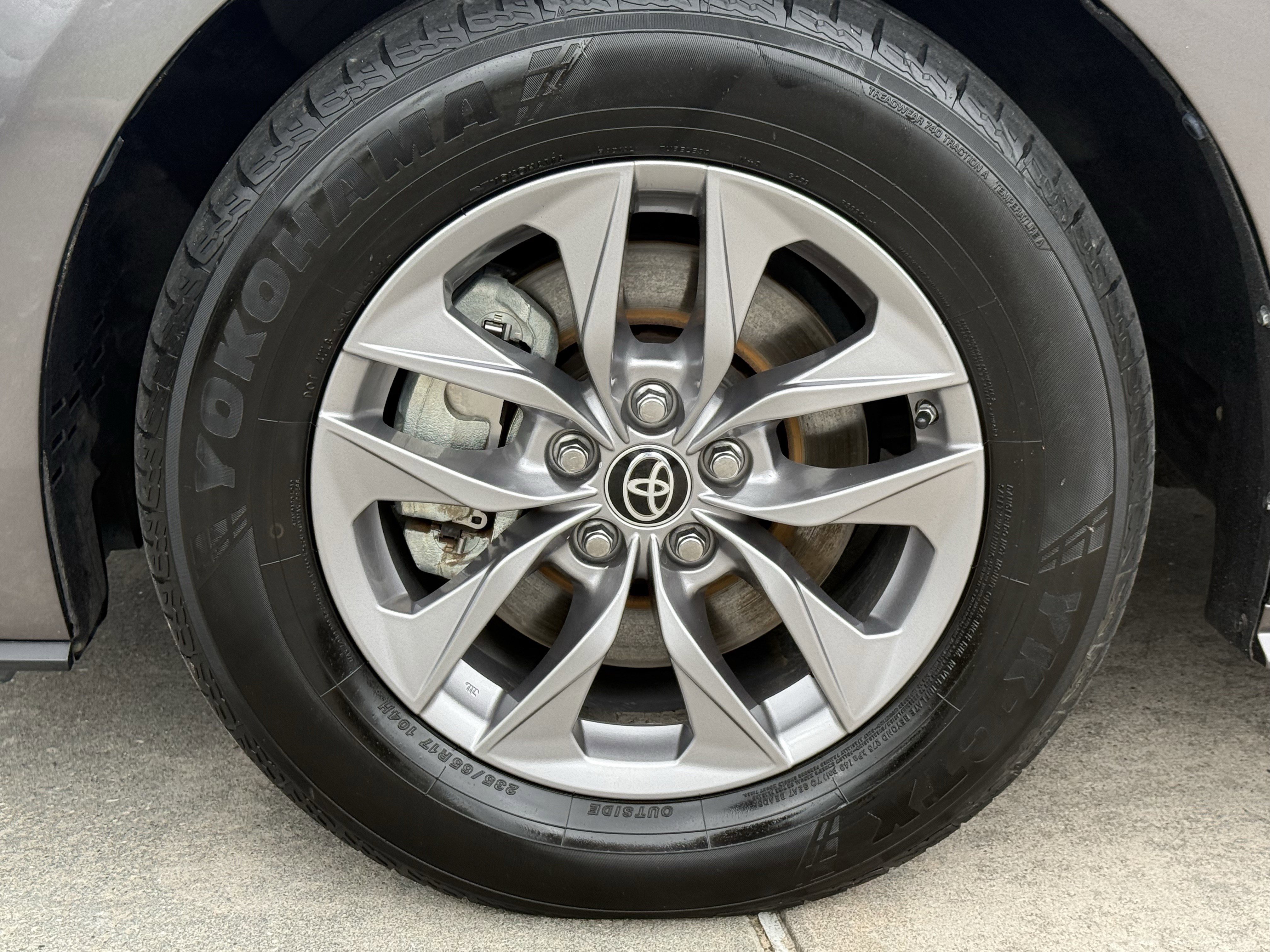 Used 2021 Toyota Sienna XLE w/ XLE Plus Package image 12