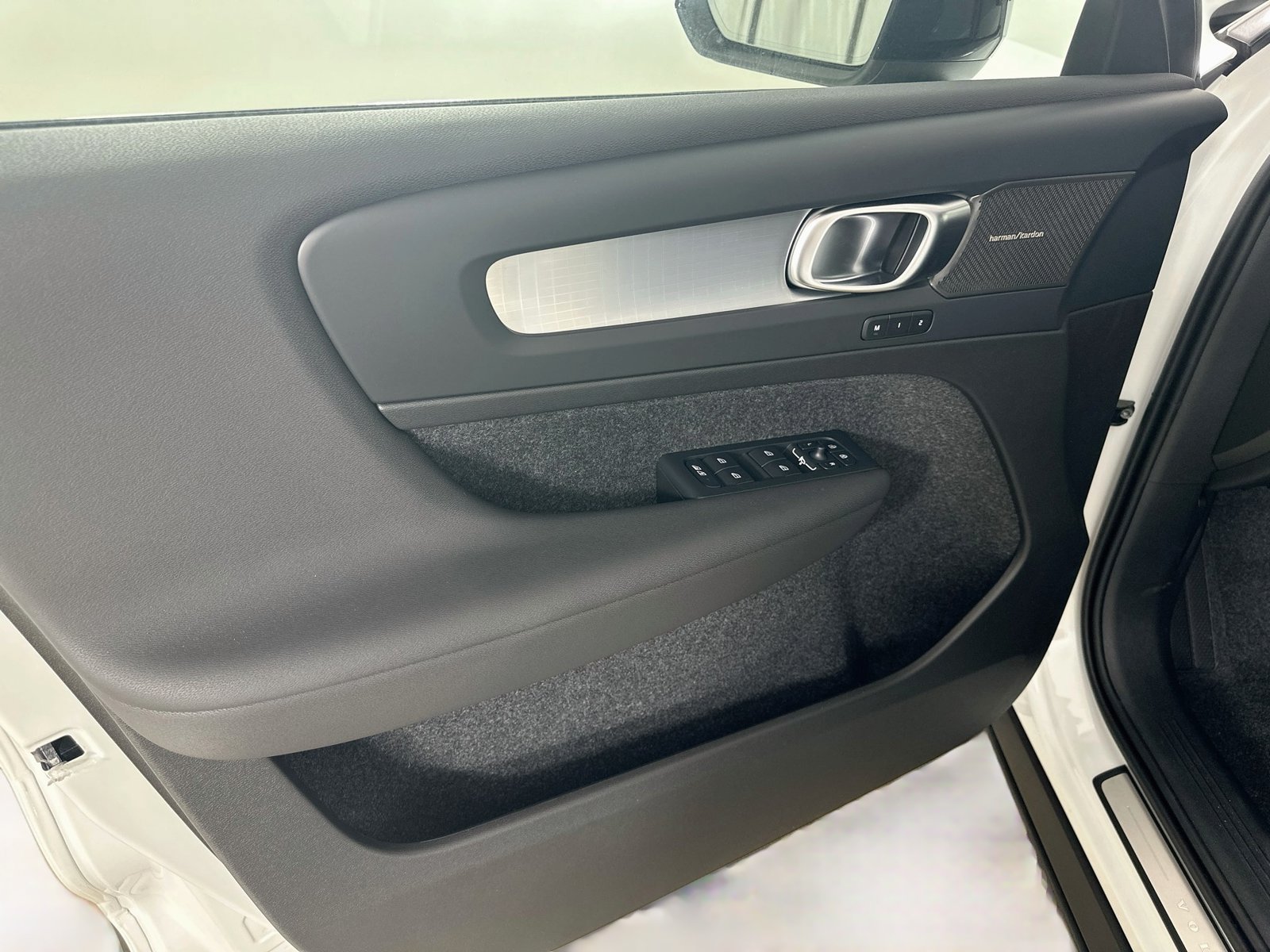 New 2026 Volvo XC40 B5 Ultra w/ Protection Package Premier AWD/4WD image 16