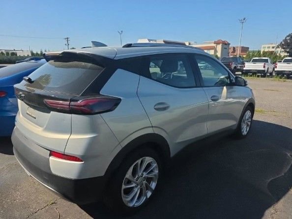 Used 2023 Chevrolet Bolt EUV LT FWD image 3
