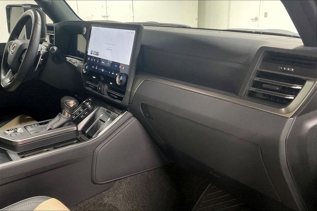 Used 2025 Lexus GX 550 image 19