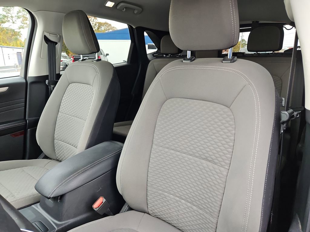 Used 2021 Ford Escape SE image 21