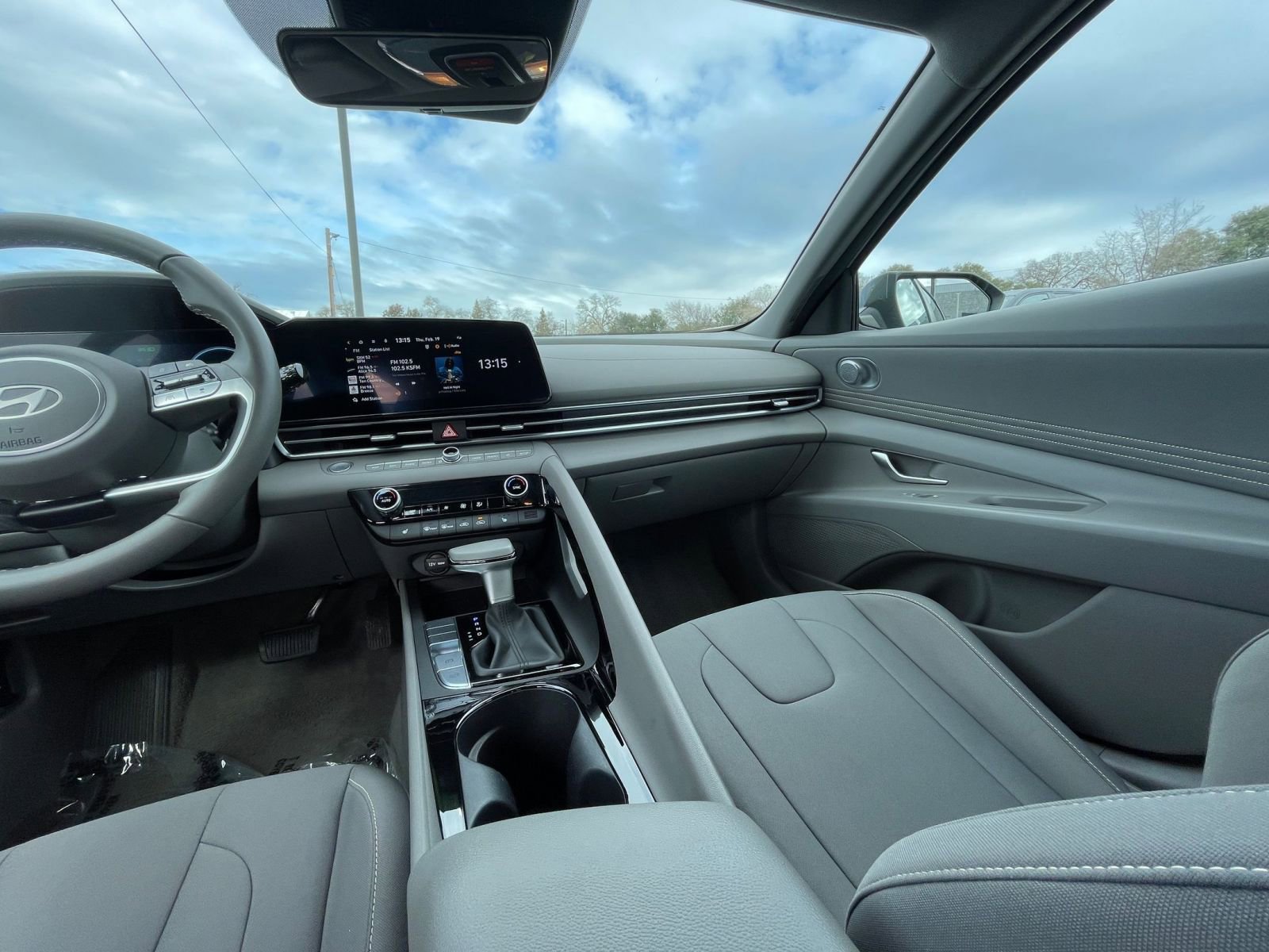 Used 2025 Hyundai Elantra SEL image 35