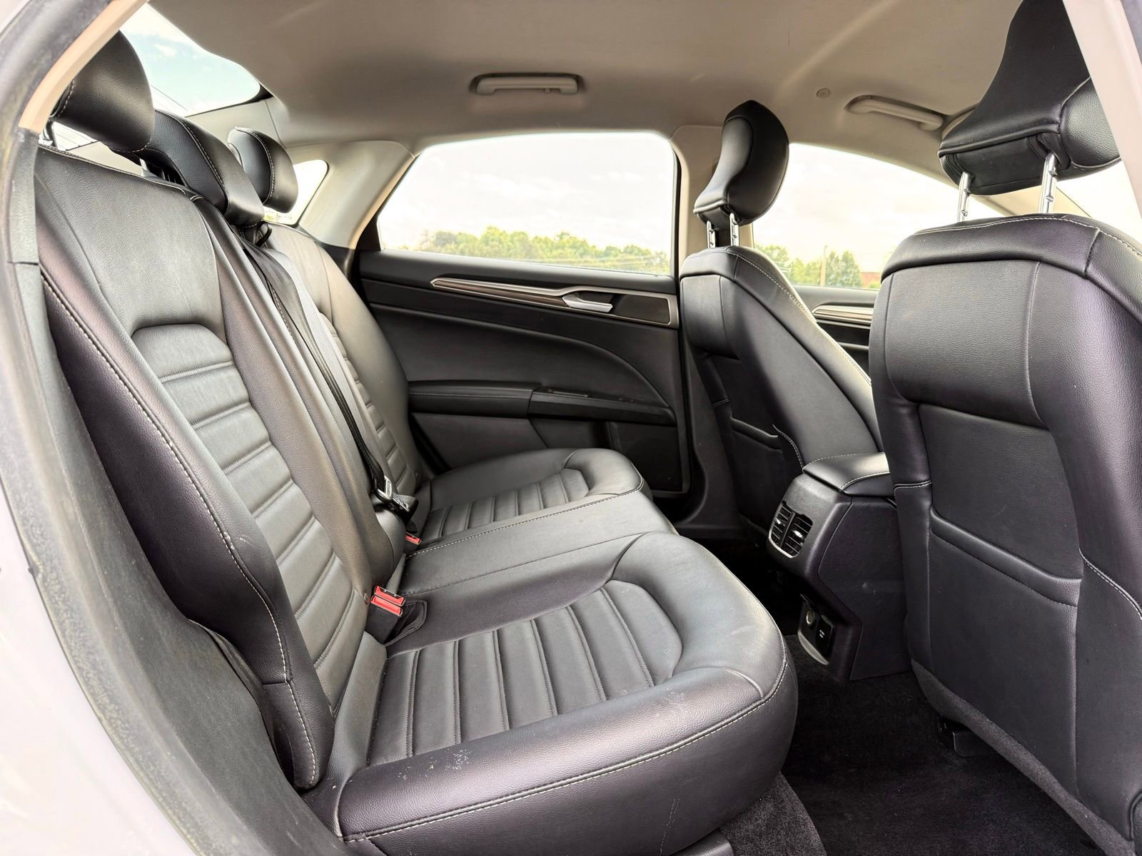Used 2018 Ford Fusion SE w/ Equipment Group 602A FWD image 18