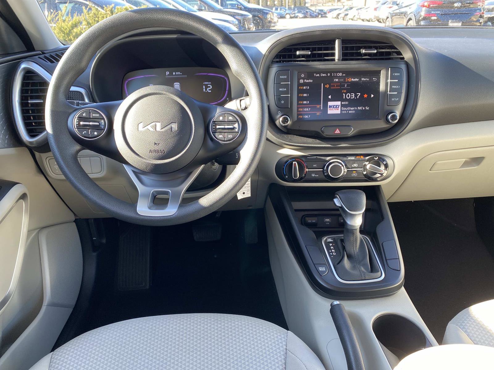 Used 2025 Kia Soul LX image 11