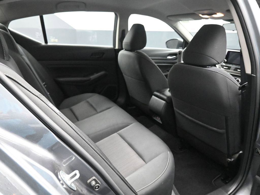 Used 2024 Nissan Altima 2.5 SV image 22