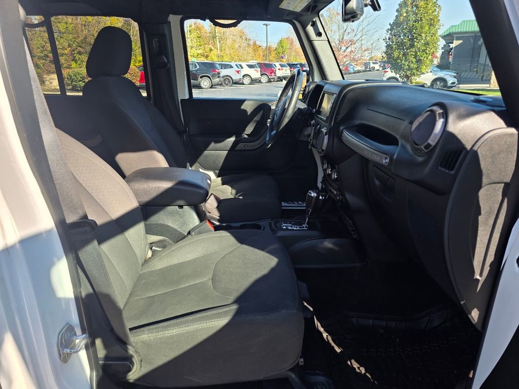 Used 2017 Jeep Wrangler Unlimited Willys image 38