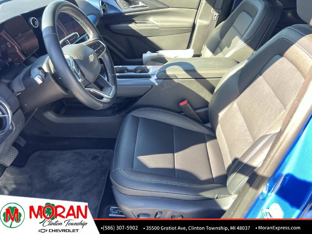 Certified 2025 Chevrolet Equinox EV LT w/ Convenience Package FWD image 18