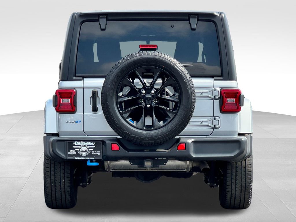 Used 2023 Jeep Wrangler Unlimited Sahara w/ Cold Weather Group AWD/4WD image 6