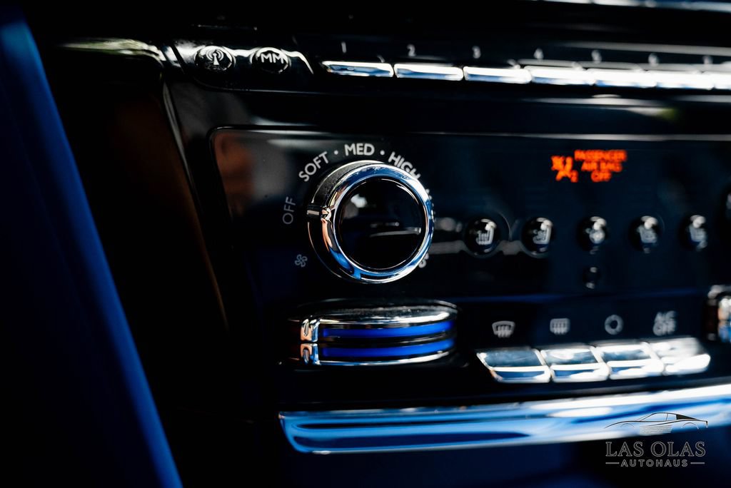 Used 2024 Rolls-Royce Phantom Sedan RWD image 41