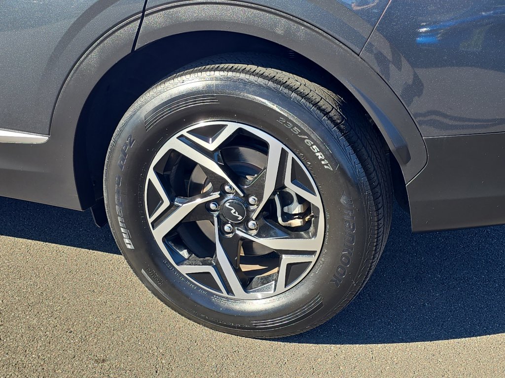 Used 2024 Kia Sportage LX image 11