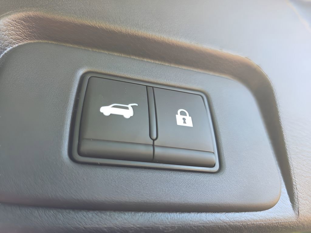 Used 2025 Nissan Rogue SV AWD/4WD image 26