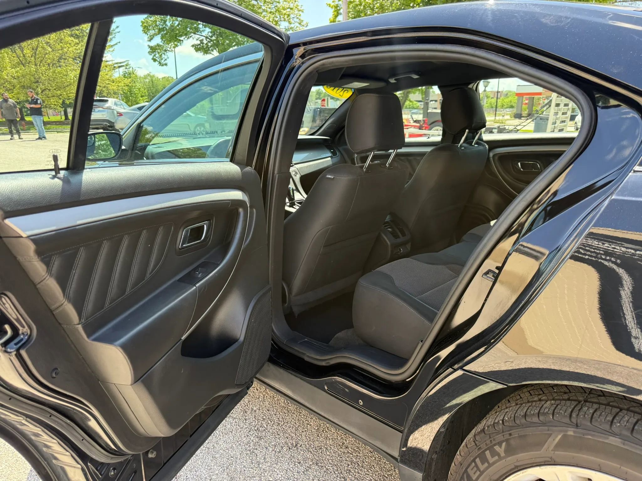 Used 2018 Ford Taurus SEL FWD image 12