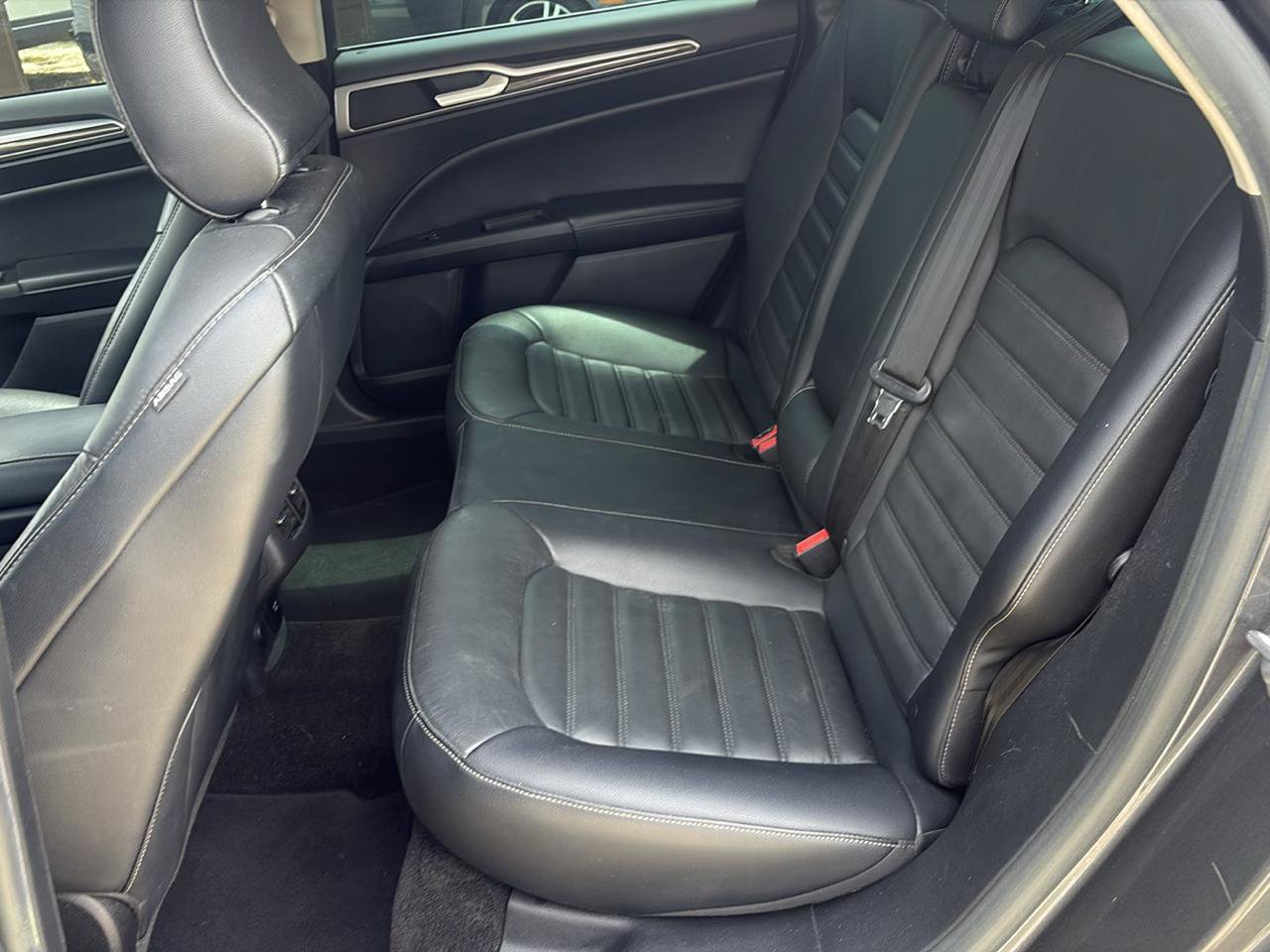 Used 2017 Ford Fusion SE w/ Fusion SE Technology Package FWD image 16