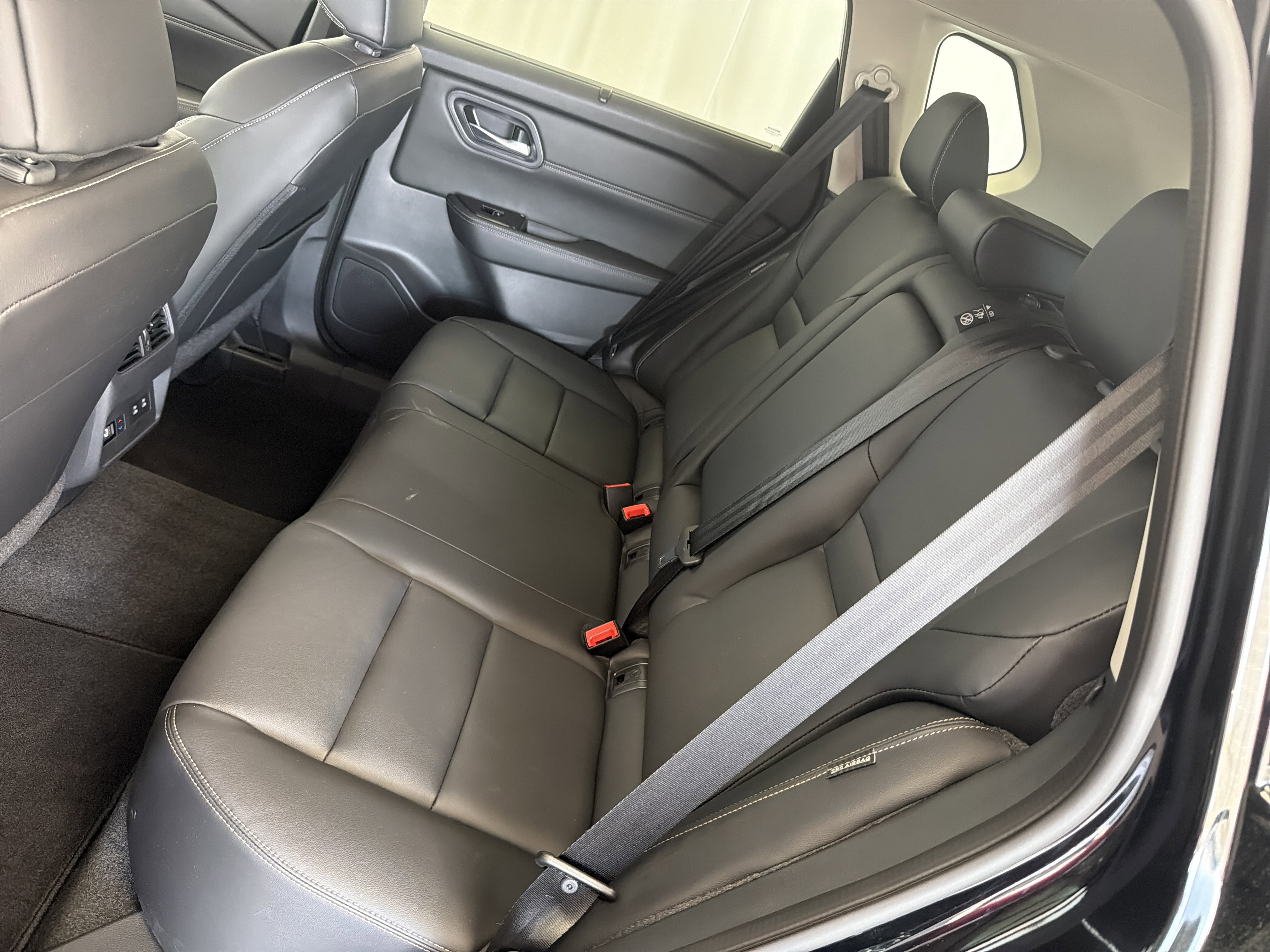 Used 2024 Nissan Rogue SL w/ SL Premium Package image 10