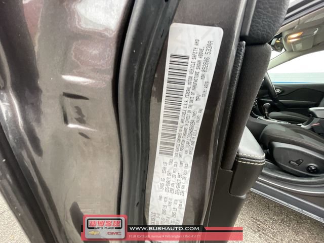 Used 2017 Jeep Cherokee Latitude w/ Comfort & Sound Group image 32