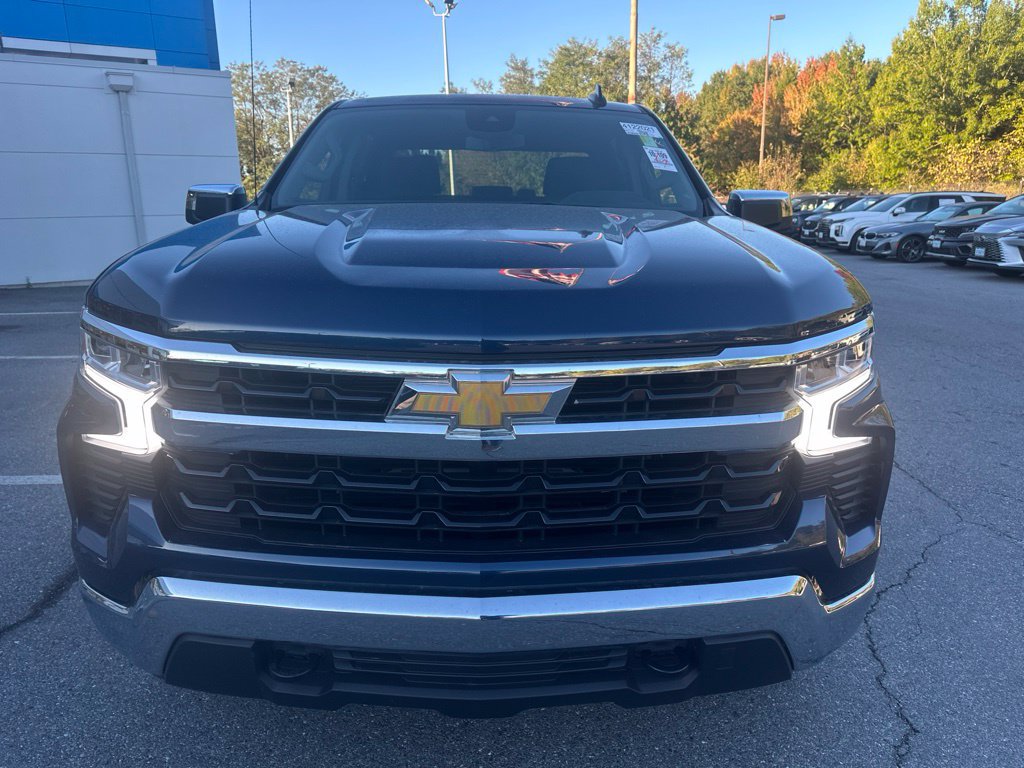 Used 2023 Chevrolet Silverado 1500 LT AWD/4WD image 2