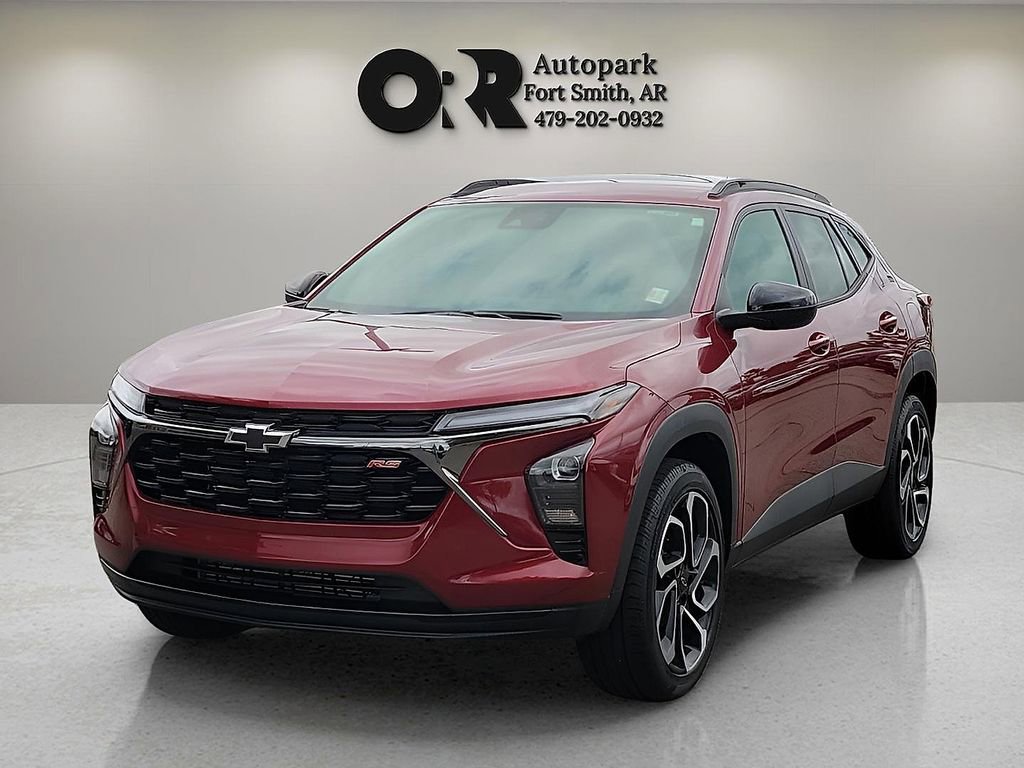 Used 2025 Chevrolet Trax RS w/ Driver Confidence Package FWD image 2