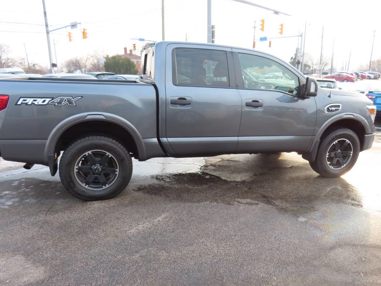Used 2017 Nissan Titan PRO-4X image 8