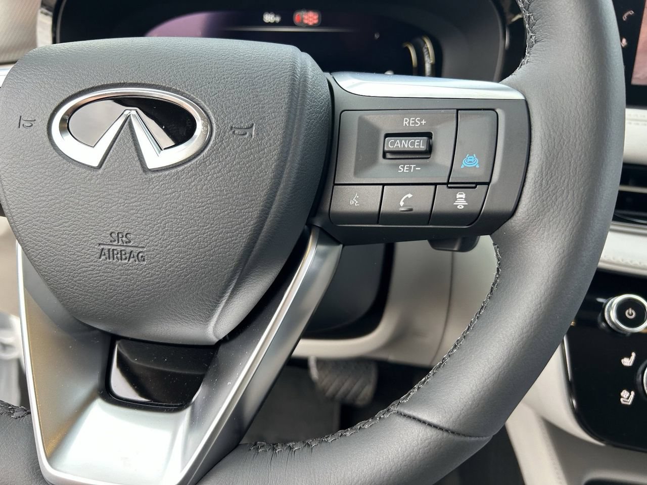 New 2027 INFINITI QX60 Luxe w/ Family Package AWD/4WD image 18