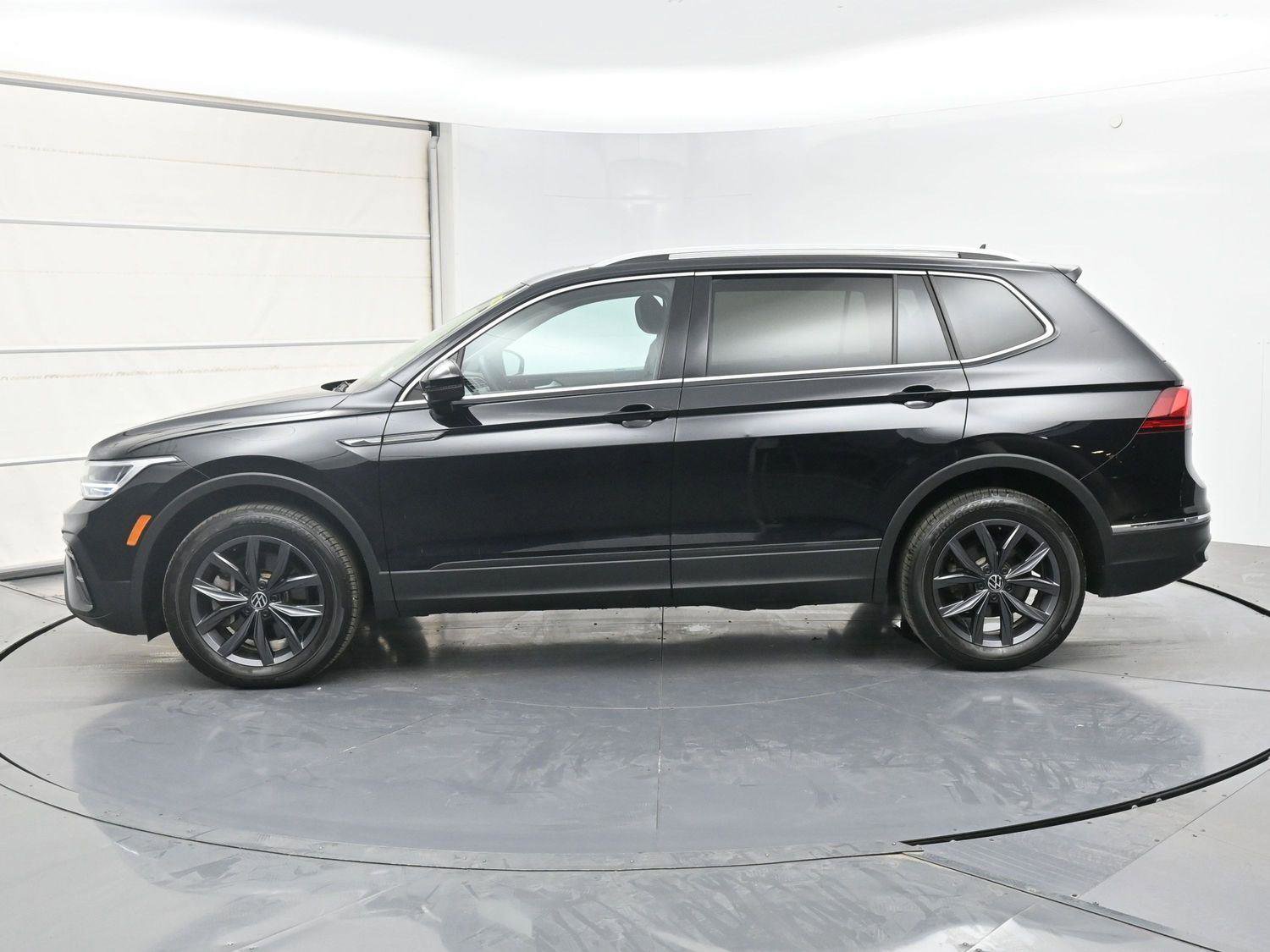 Used 2023 Volkswagen Tiguan SE w/ Panoramic Sunroof Package AWD/4WD image 21