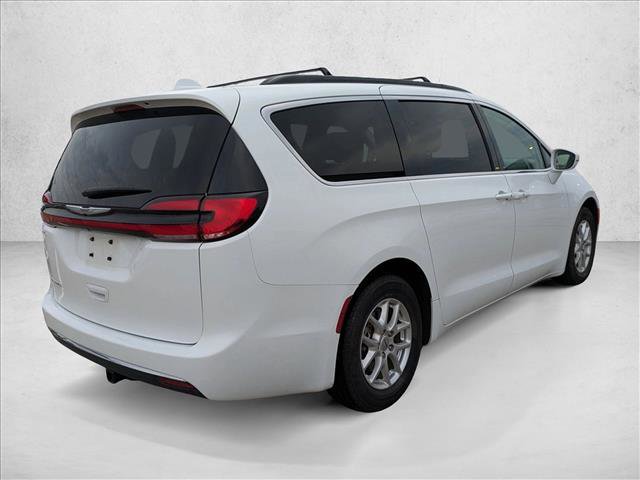 Used 2022 Chrysler Pacifica Touring-L image 5