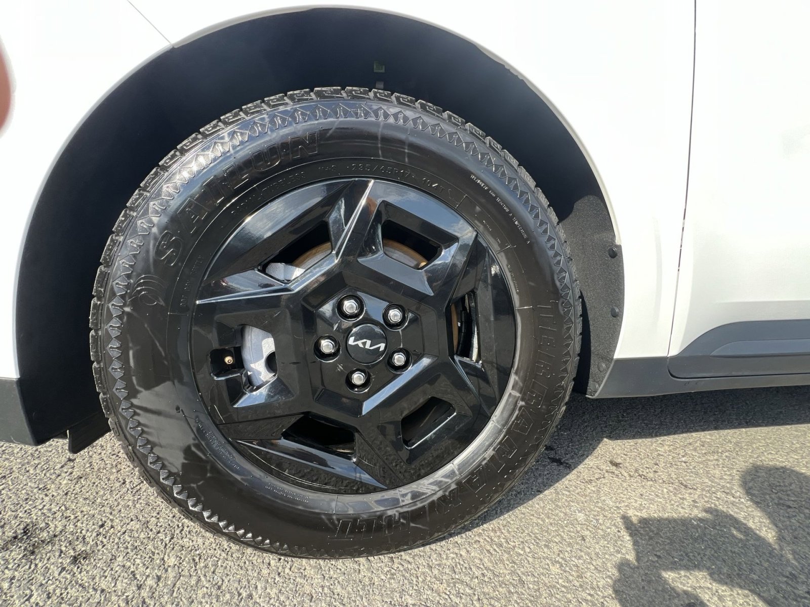 Used 2025 Kia Carnival FWD image 20