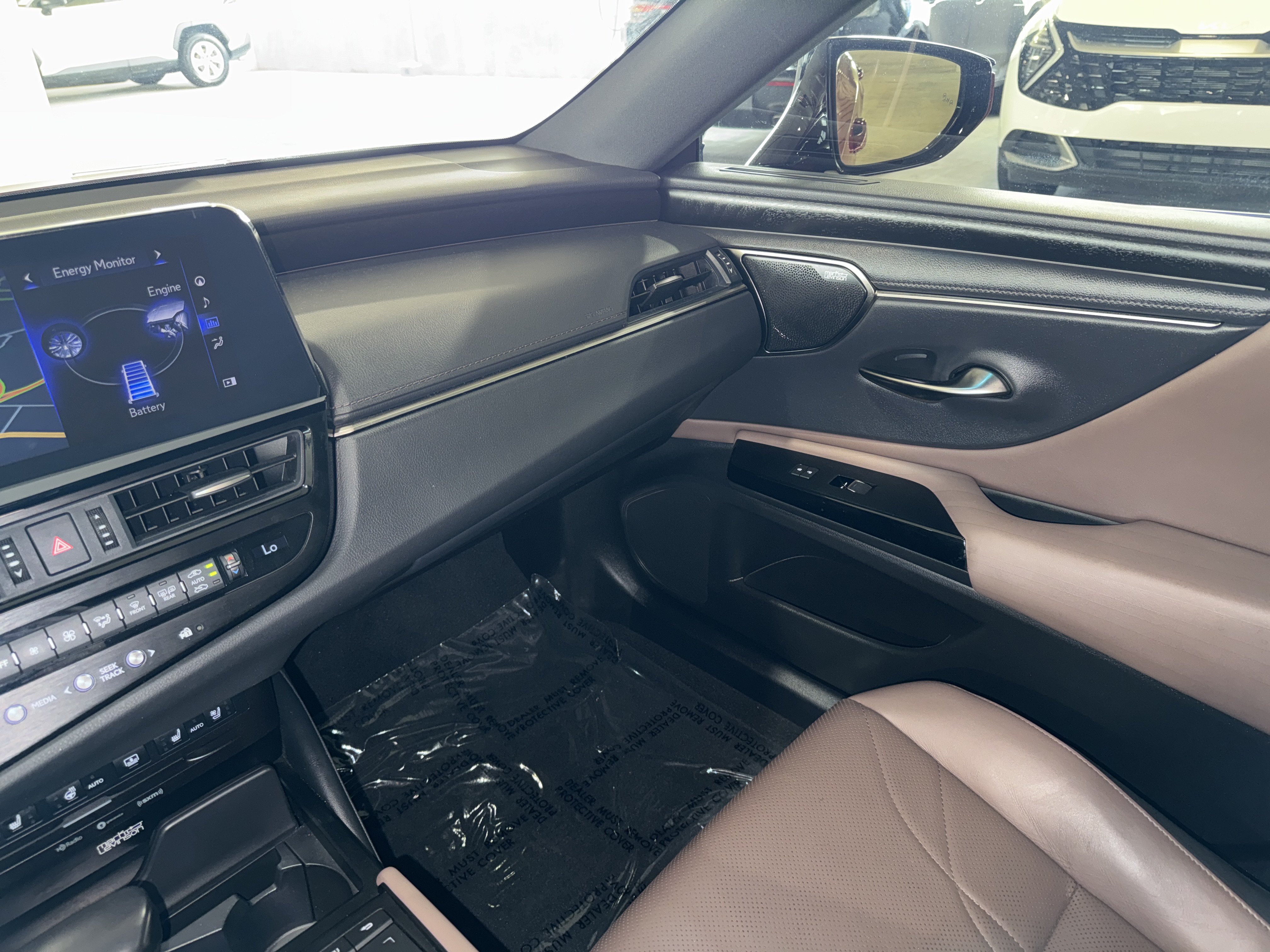 Used 2022 Lexus ES 300h Ultra Luxury w/ Accessory Package 2 FWD image 31