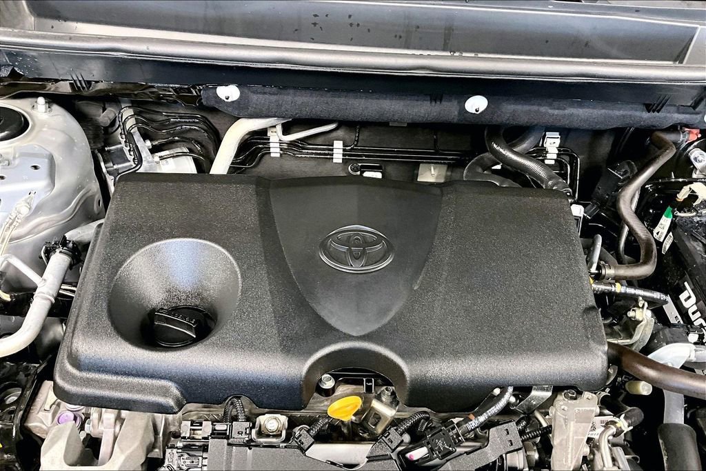 Used 2021 Toyota RAV4 XLE image 31