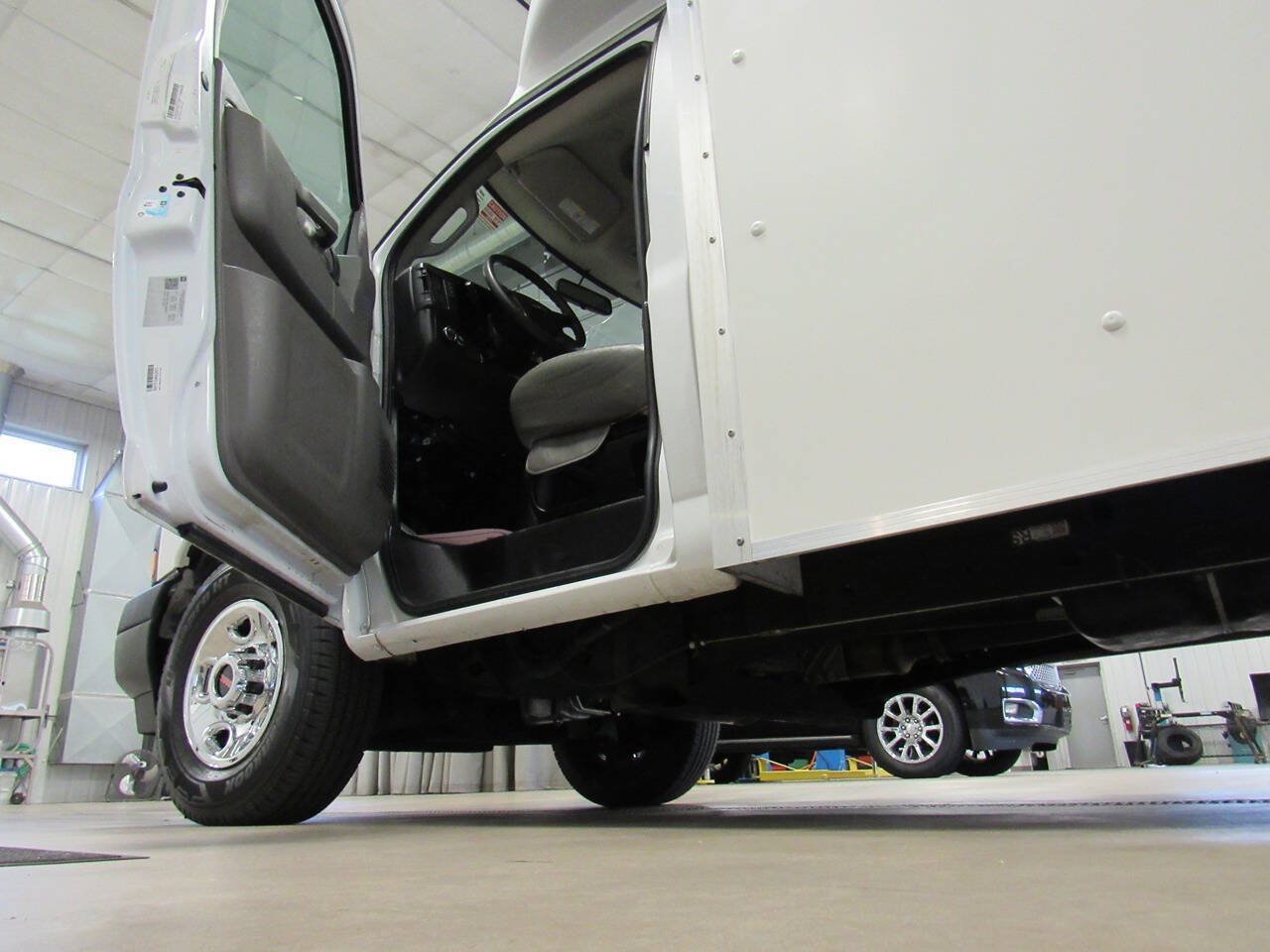 Used 2023 GMC Savana 3500 w/ Power Convenience Package RWD image 20