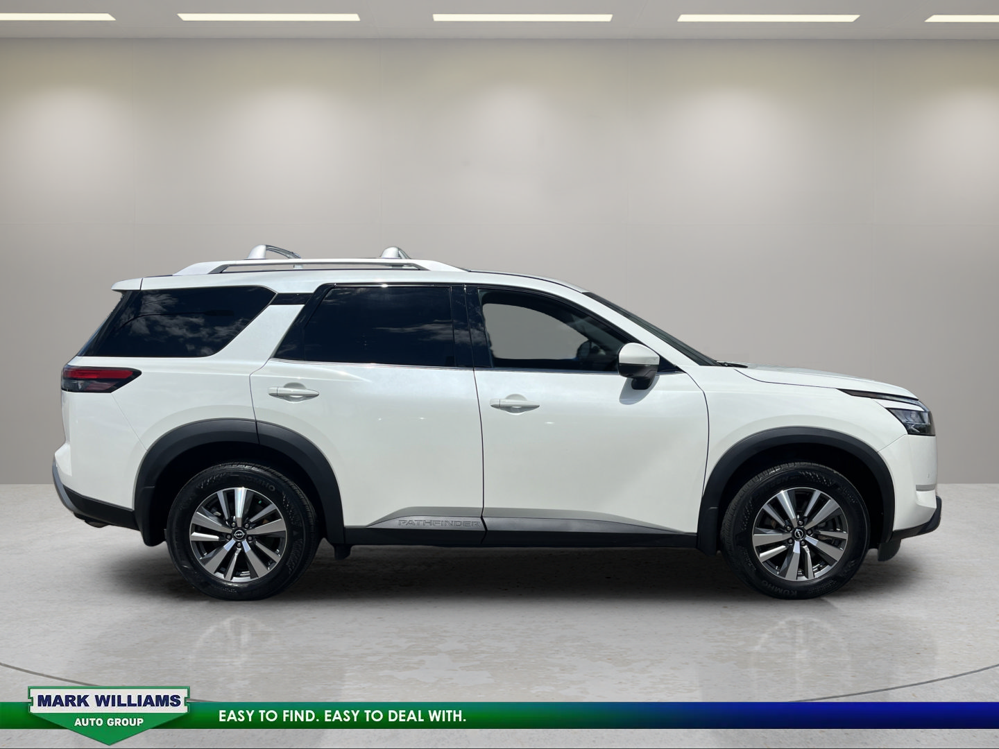 Used 2023 Nissan Pathfinder SL w/ Black Appearance Package AWD/4WD image 2