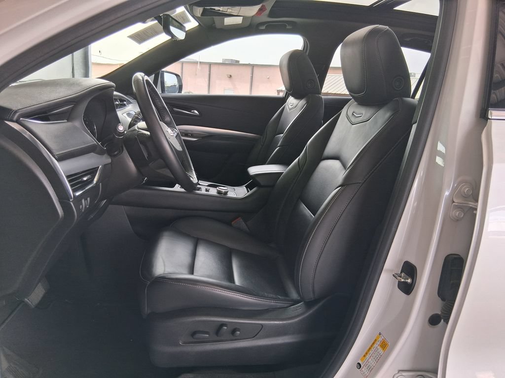 Used 2022 Cadillac XT4 Premium Luxury w/ Enhanced Visibility Package FWD image 18